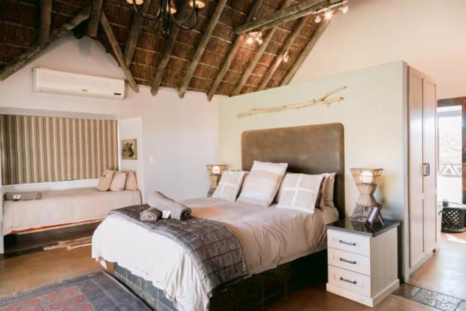 Tshukudiba Game Lodge Tom Burke Esterno foto