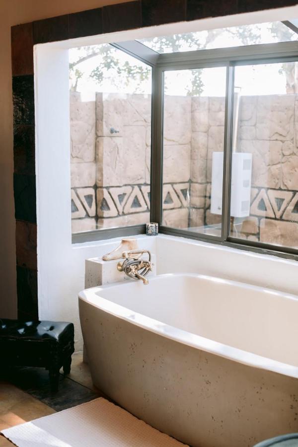 Tshukudiba Game Lodge Tom Burke Esterno foto