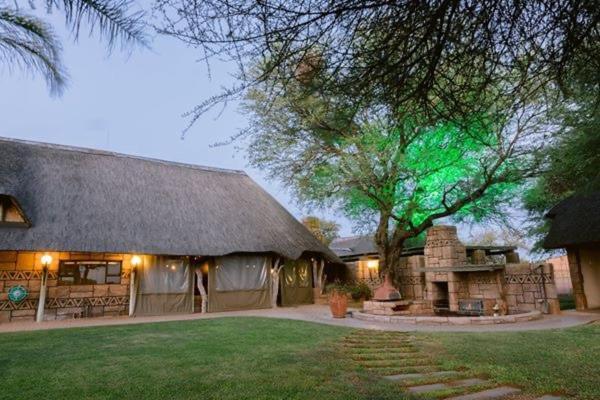 Tshukudiba Game Lodge Tom Burke Esterno foto