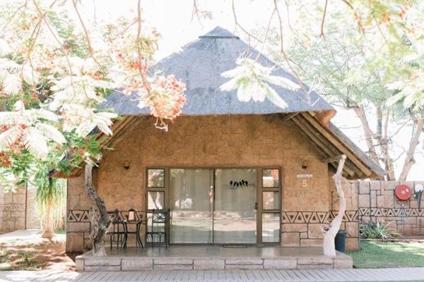 Tshukudiba Game Lodge Tom Burke Esterno foto