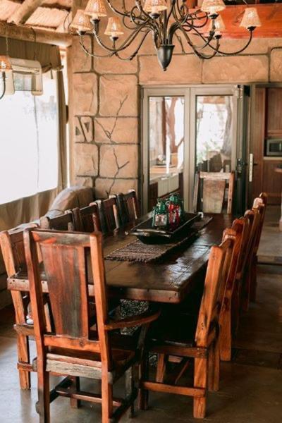 Tshukudiba Game Lodge Tom Burke Esterno foto